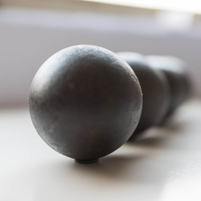 20-180 mm Esfera de acero forjado para minería molienda de cemento dureza de impacto 12 Joules HRC 55-65