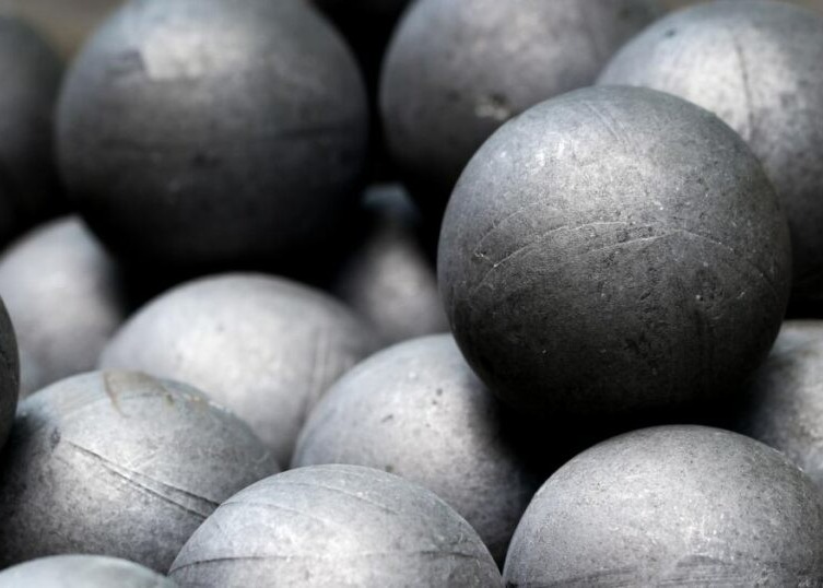 Nuevos productos 20-150 mm Alta dureza mineral de hierro Media de molienda bola de forja bola de acero para la fábrica de máquinas de molino de bolas